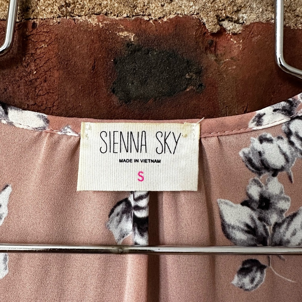 Pink blouse - Picture 3 of 3